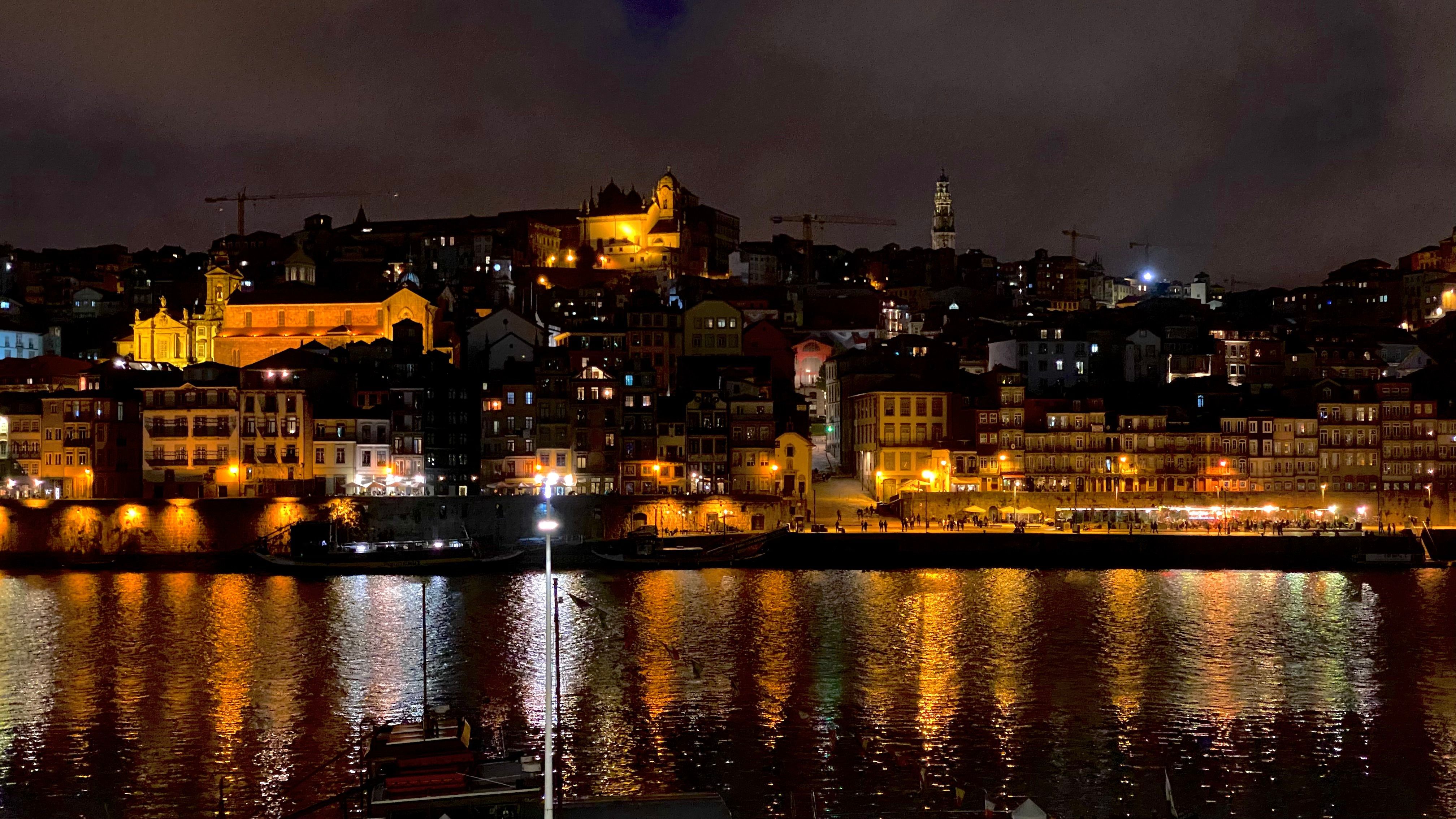 Porto bei Nacht
